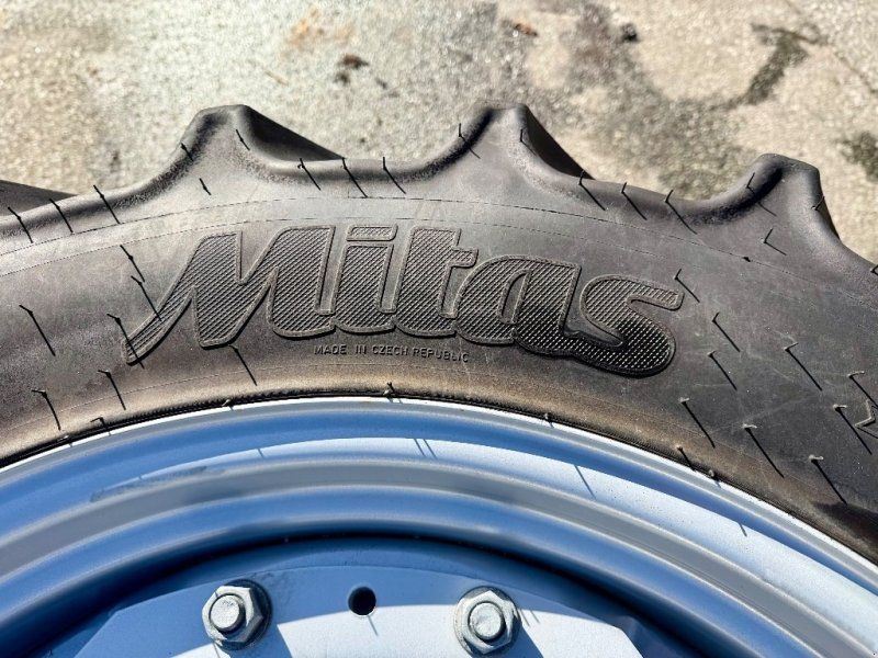 Mitas AC85 280/85 R28 & 340/85 R38