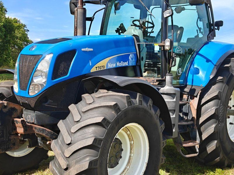 New Holland T7070 AutoCommand