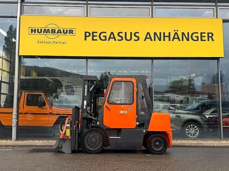 Doosan D30G Frontstapler Triplmast Top Zustand