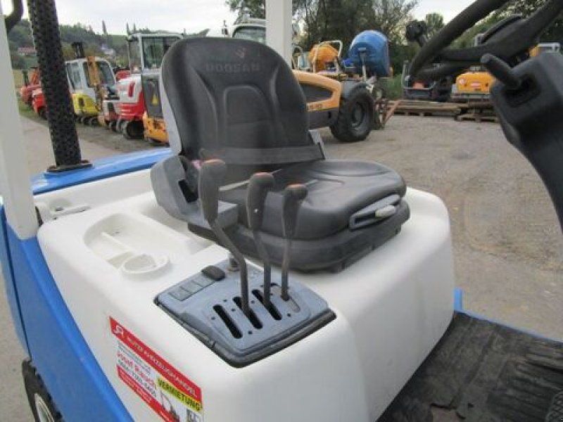 Doosan D25S-5 Tripl-FH 4,7m + Seitenschieber