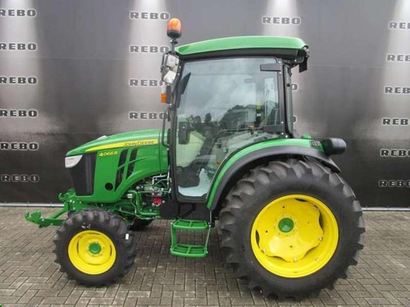 John Deere KOMPAKTTRAKTOR 4066R