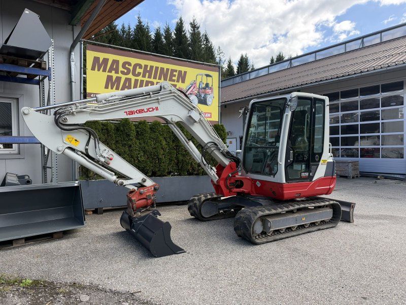 Takeuchi TB 250 Powertilt