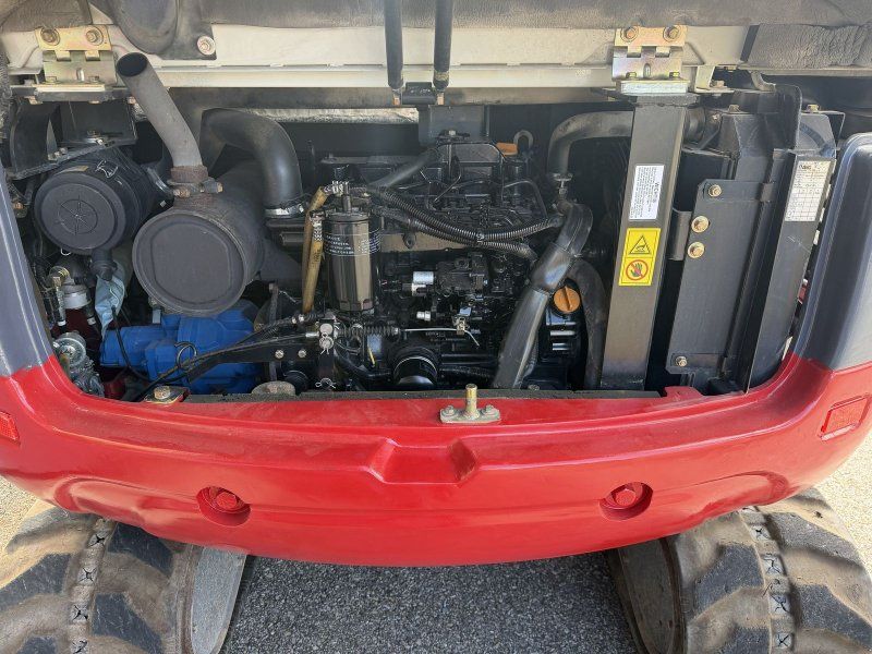 Takeuchi TB 250 Powertilt