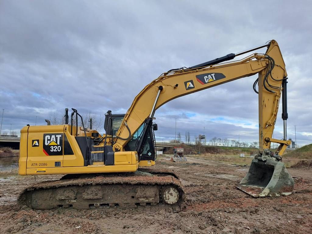 CAT 320