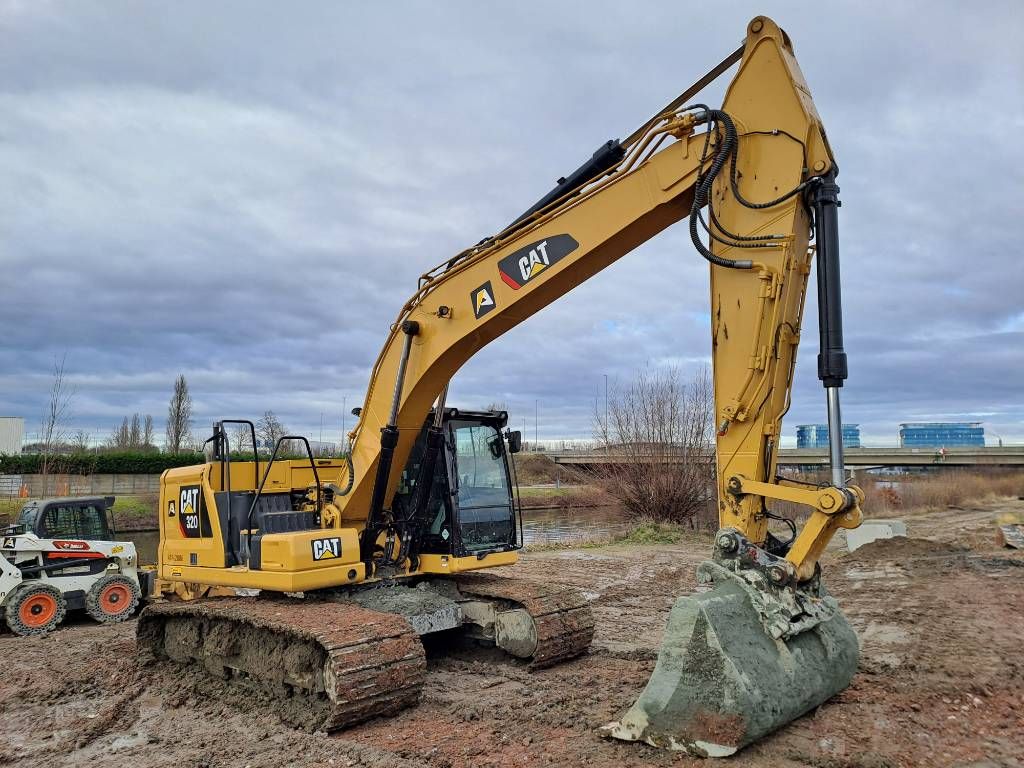 CAT 320
