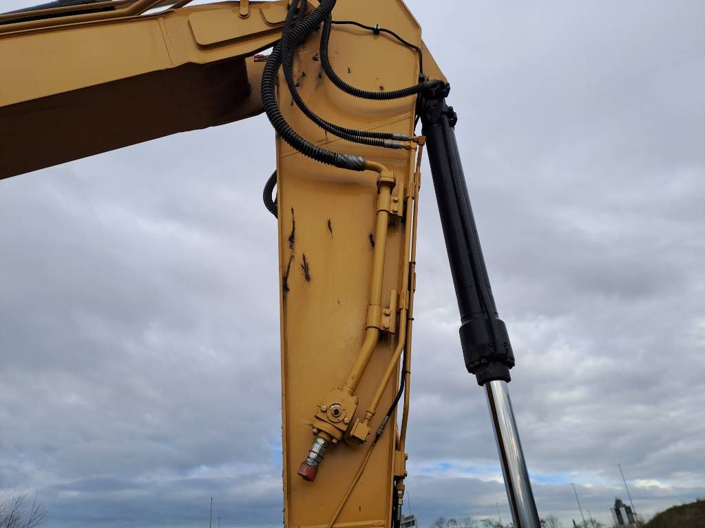 CAT 320