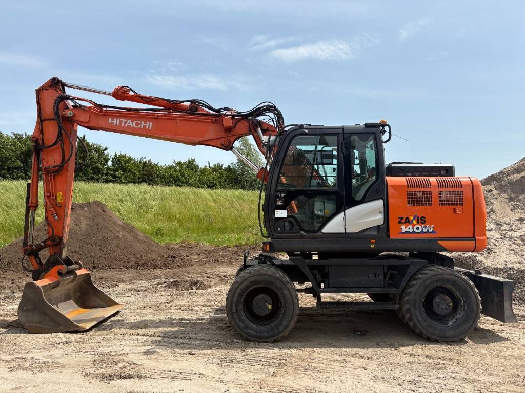 Hitachi ZX140W-6 (3 Pieces available)