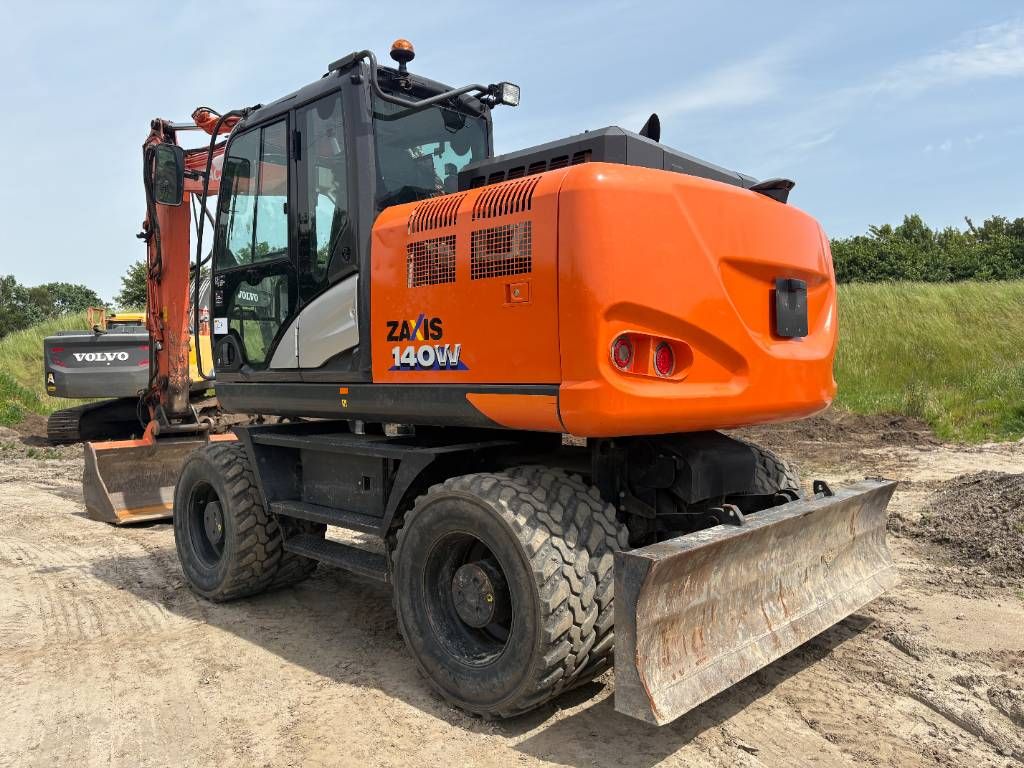 Hitachi ZX140W-6 (3 Pieces available)