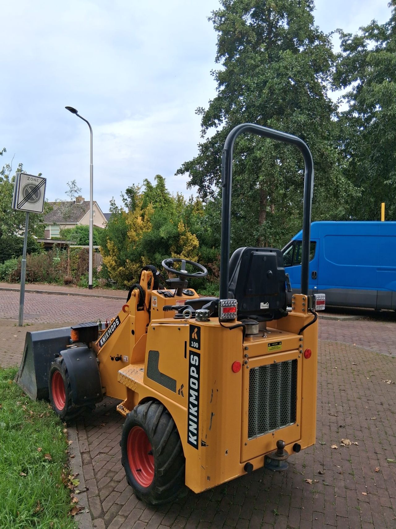 Knikmops 100 Minishovel.