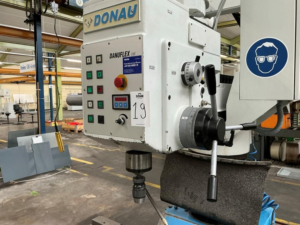 2002 Donau DANUFLEX 135 pillar drilling machine
