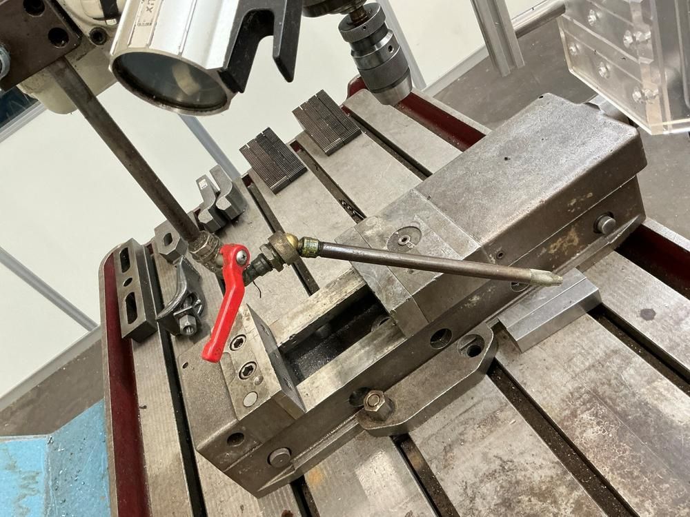 2002 Donau DANUFLEX 135 pillar drilling machine