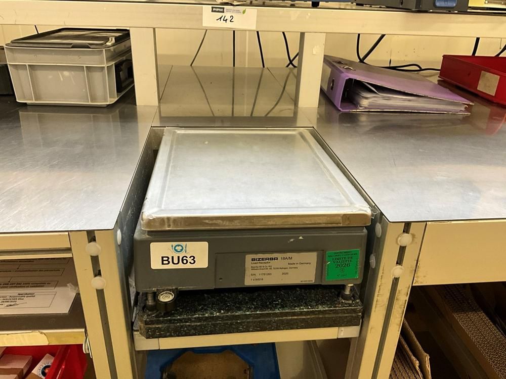 Packaging platform with built-in scale