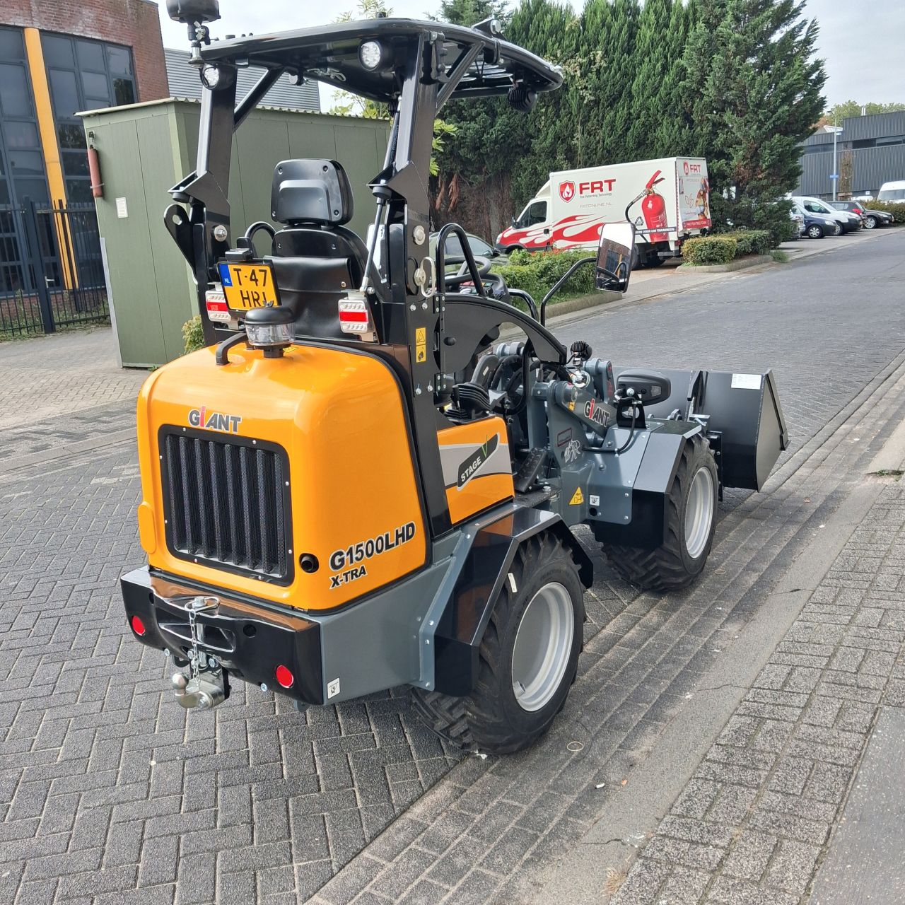 Giant G1500L XTRA HD Minishovel.