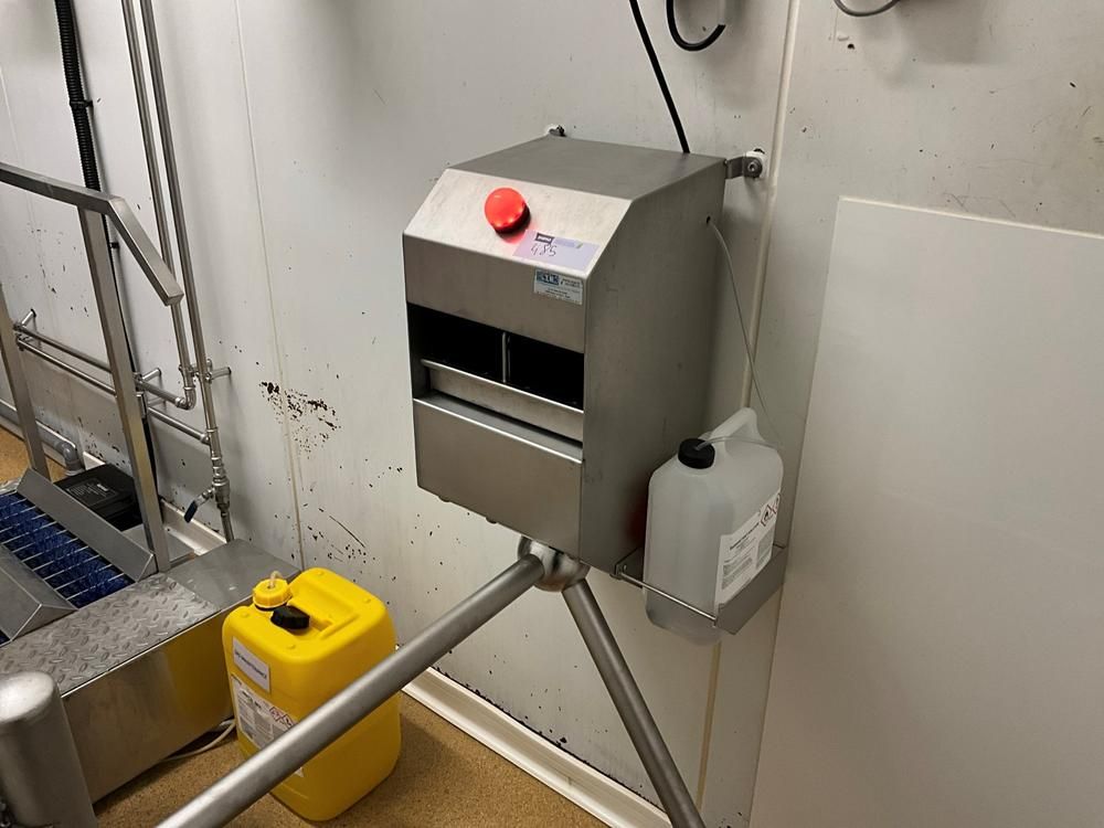SCL Hand Sanitizer Dispenser with Flow-Through System