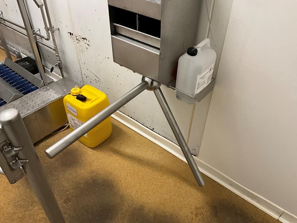 SCL Hand Sanitizer Dispenser with Flow-Through System