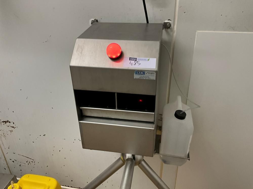 SCL Hand Sanitizer Dispenser with Flow-Through System