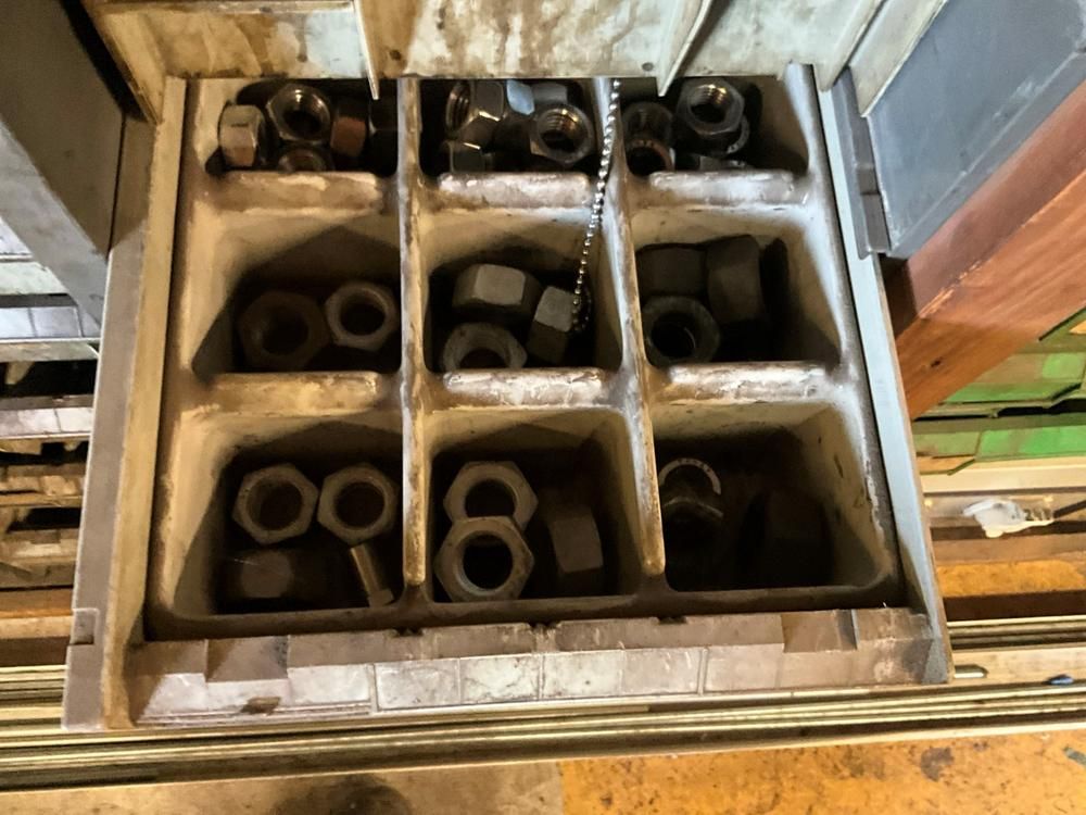 Industrial drawer cabinet