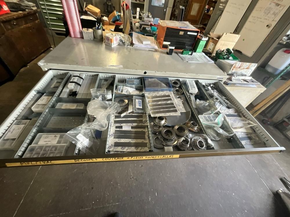 Industrial drawer cabinet