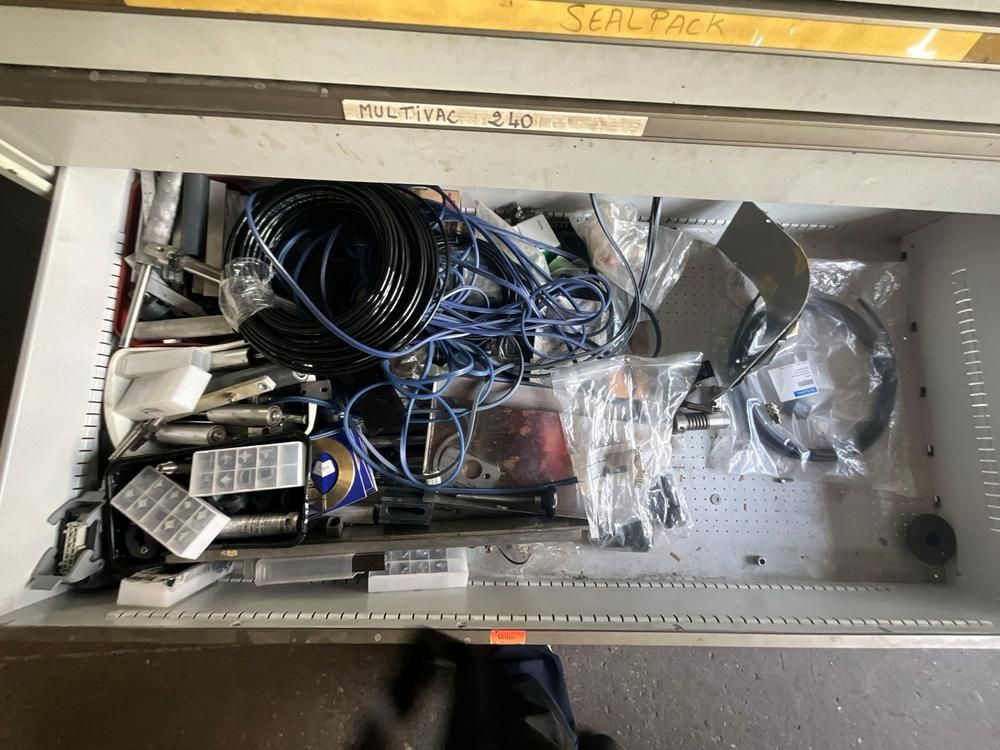 Industrial drawer cabinet