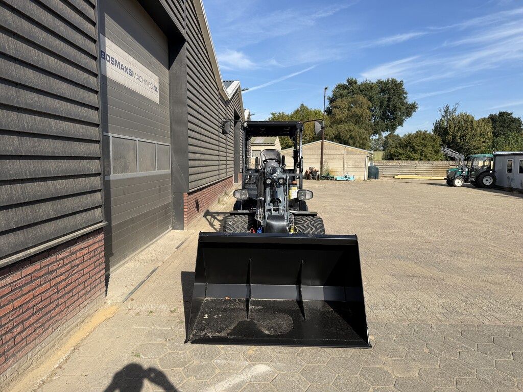Giant G2700 TELE HD+ minishovel NIEUW €899 LEASE