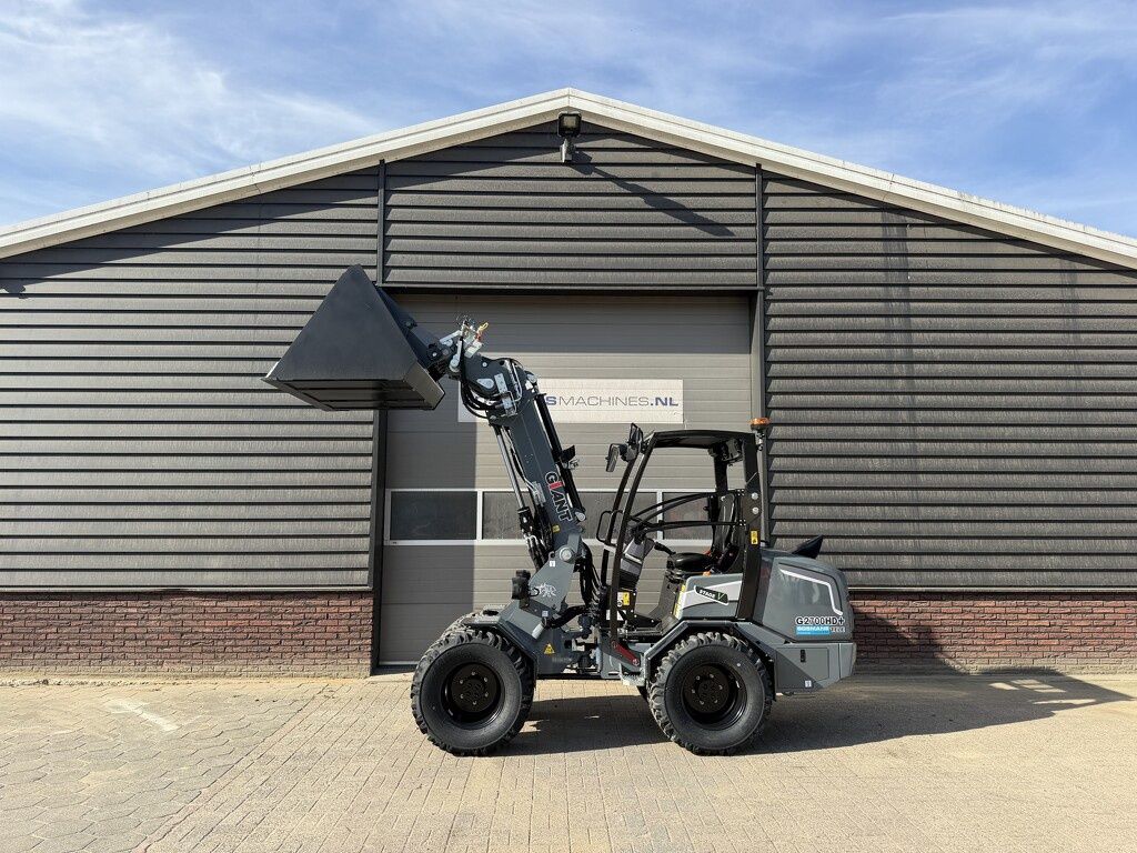 Giant G2700 TELE HD+ minishovel NIEUW €899 LEASE