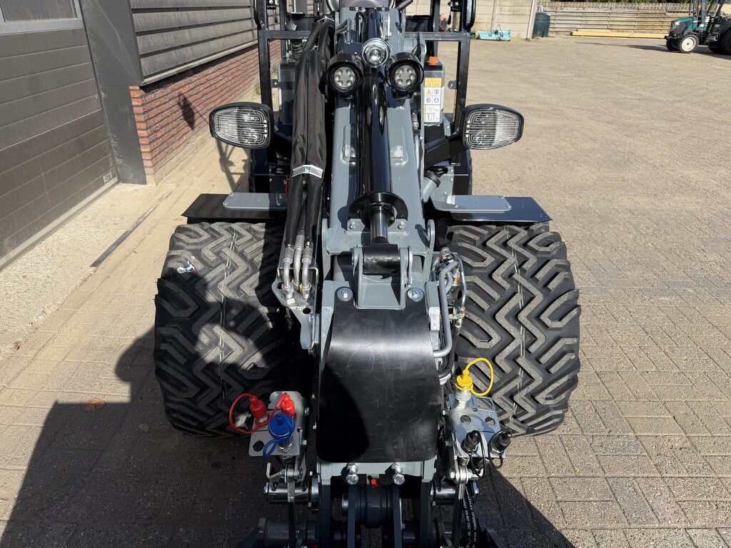 Giant G2700 TELE HD+ minishovel NIEUW €899 LEASE