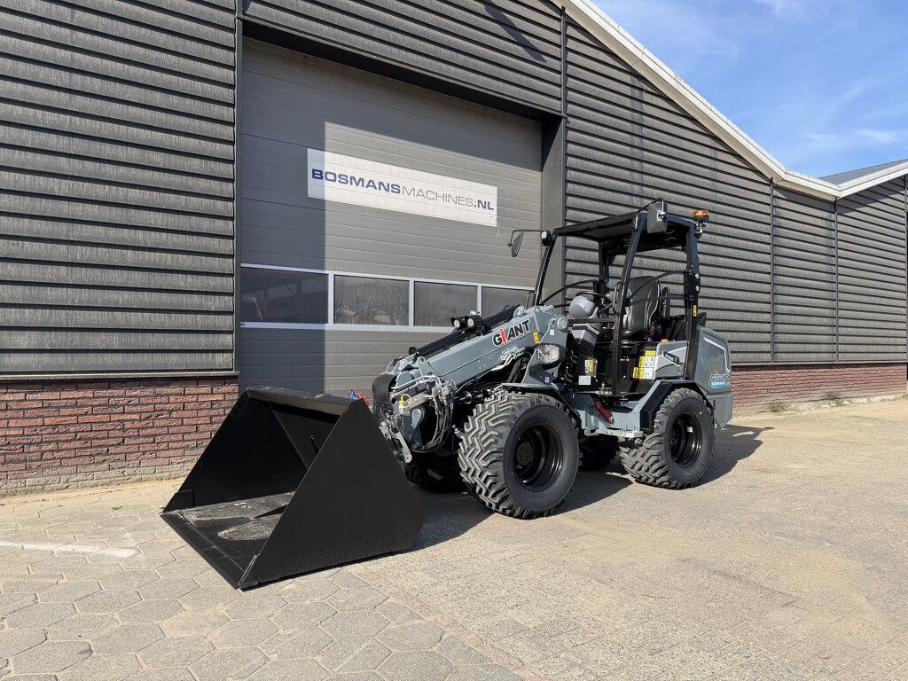 Giant G2700 TELE HD+ minishovel NIEUW €899 LEASE