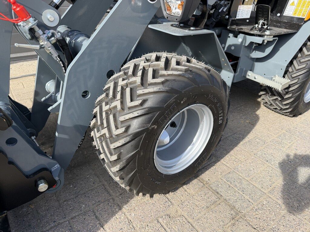 Giant G1500 minishovel / kniklader NIEUW €465 LEASE