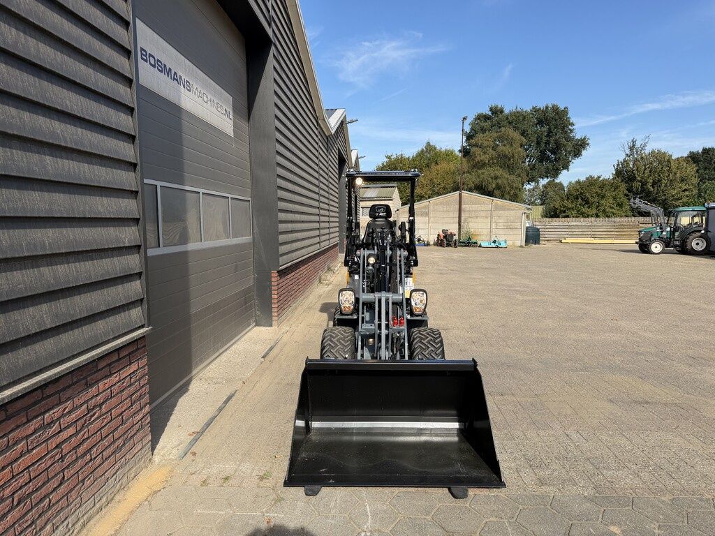 Giant G1500 minishovel / kniklader NIEUW €465 LEASE