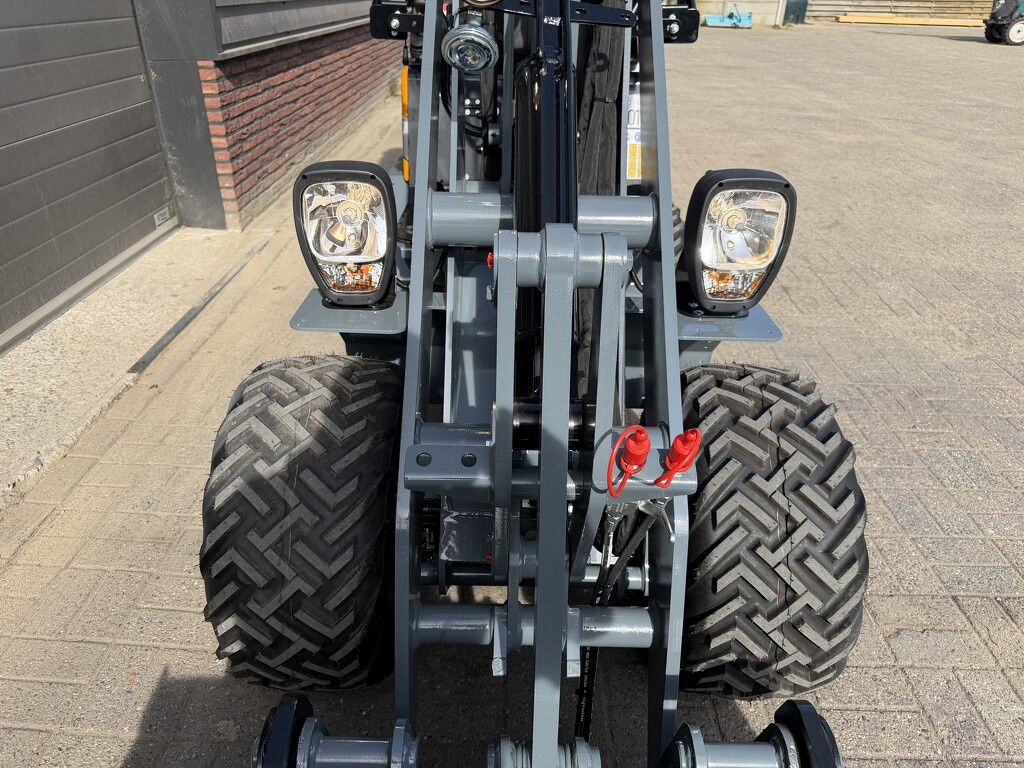 Giant G1500 minishovel / kniklader NIEUW €465 LEASE