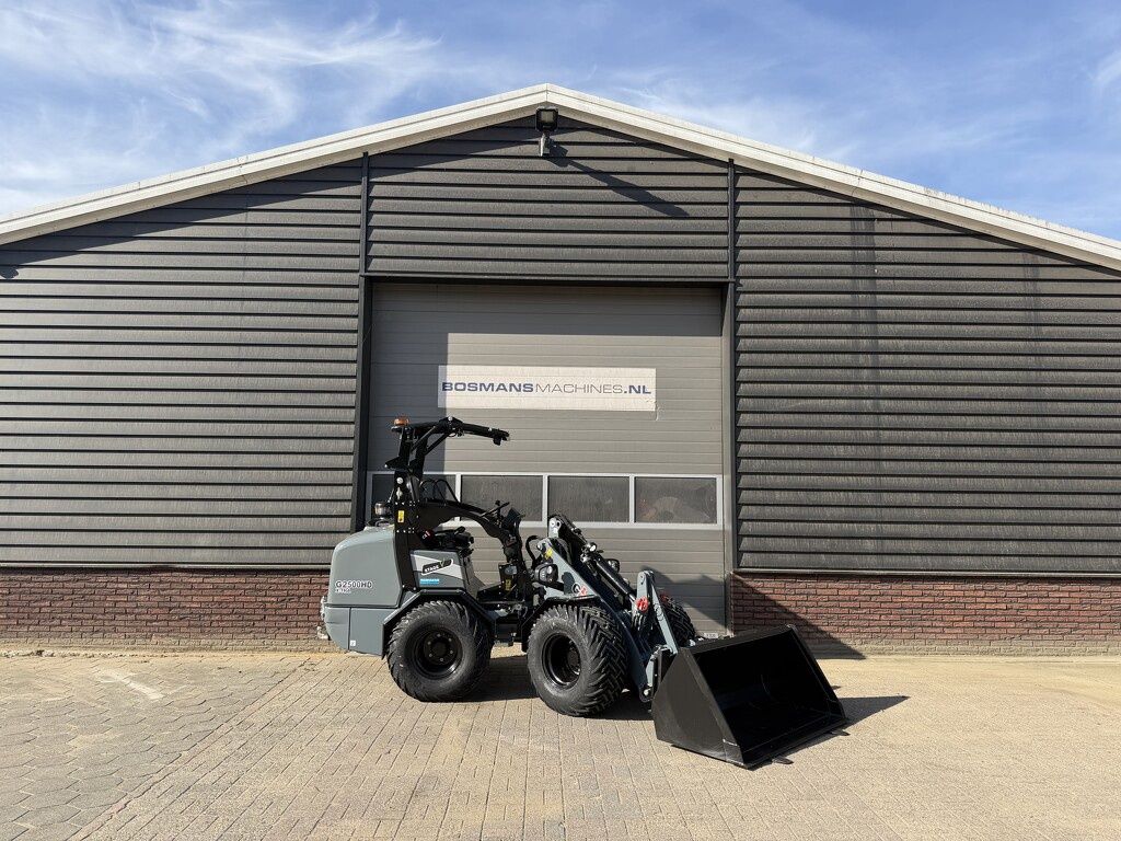 Giant G2500 X-TRA HD minishovel NIEUW '' dikke shovel '' €699 LEASE