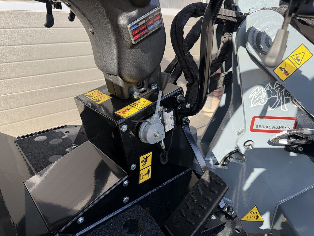 Giant G2500 X-TRA HD minishovel NIEUW '' dikke shovel '' €699 LEASE