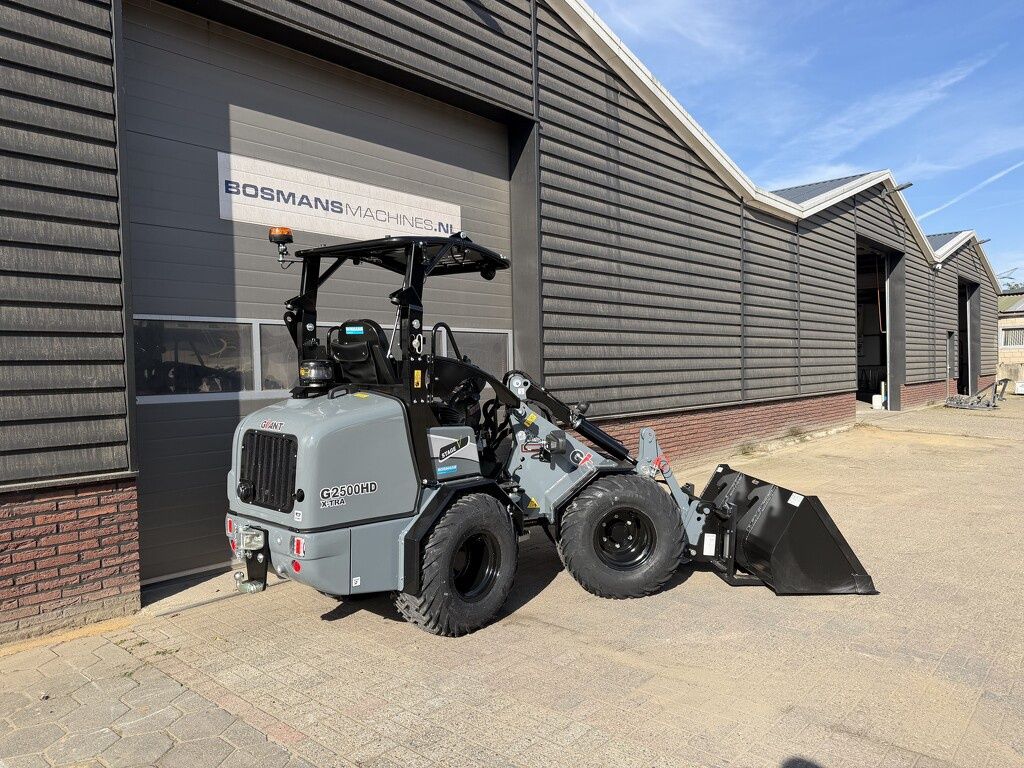 Giant G2500 X-TRA HD minishovel NIEUW '' dikke shovel '' €699 LEASE