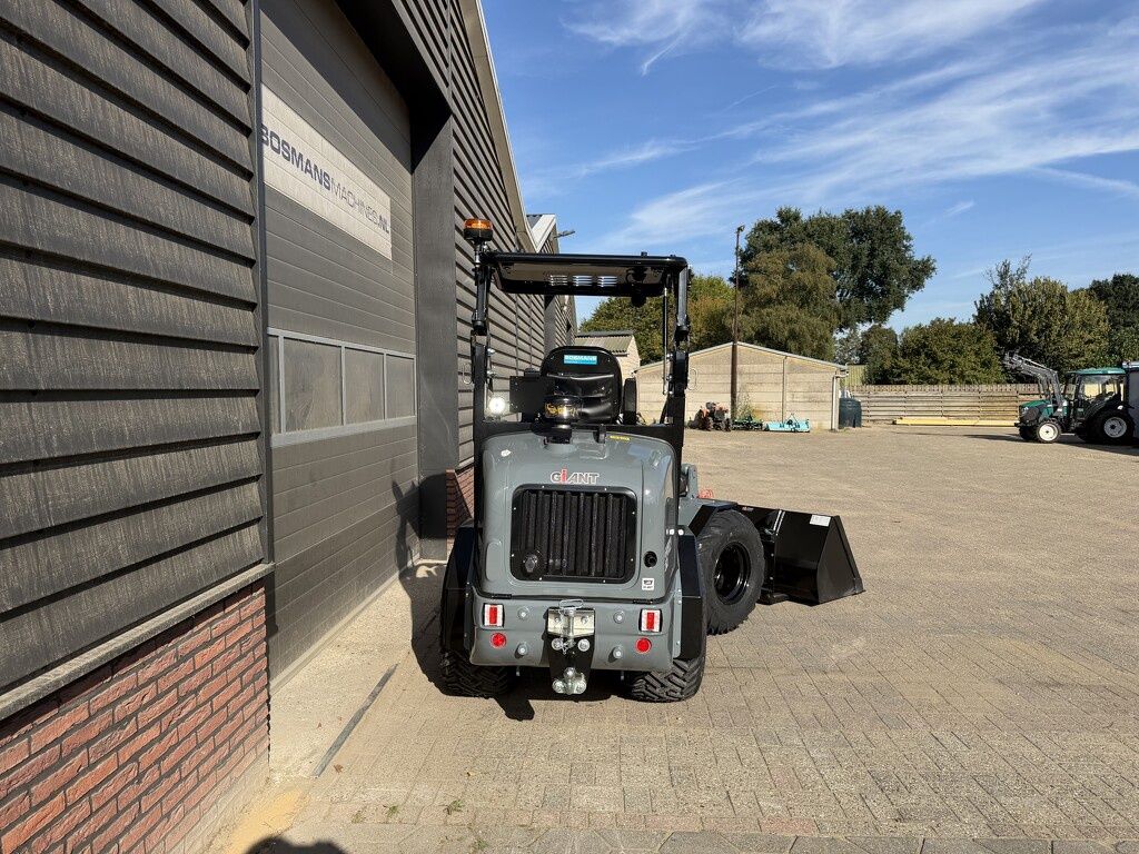 Giant G2500 X-TRA HD minishovel NIEUW '' dikke shovel '' €699 LEASE