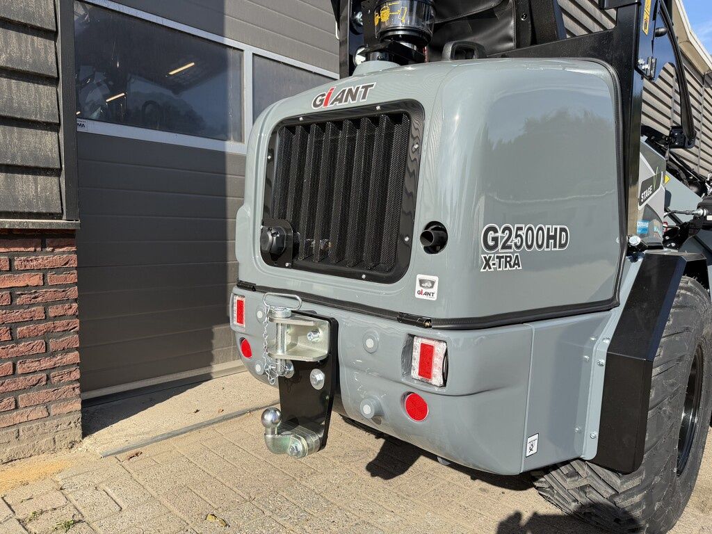 Giant G2500 X-TRA HD minishovel NIEUW '' dikke shovel '' €699 LEASE