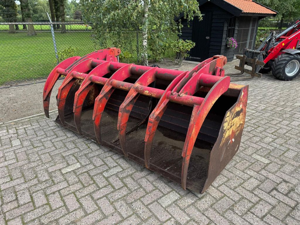 Manitou mestbak Pelikaanbak 250