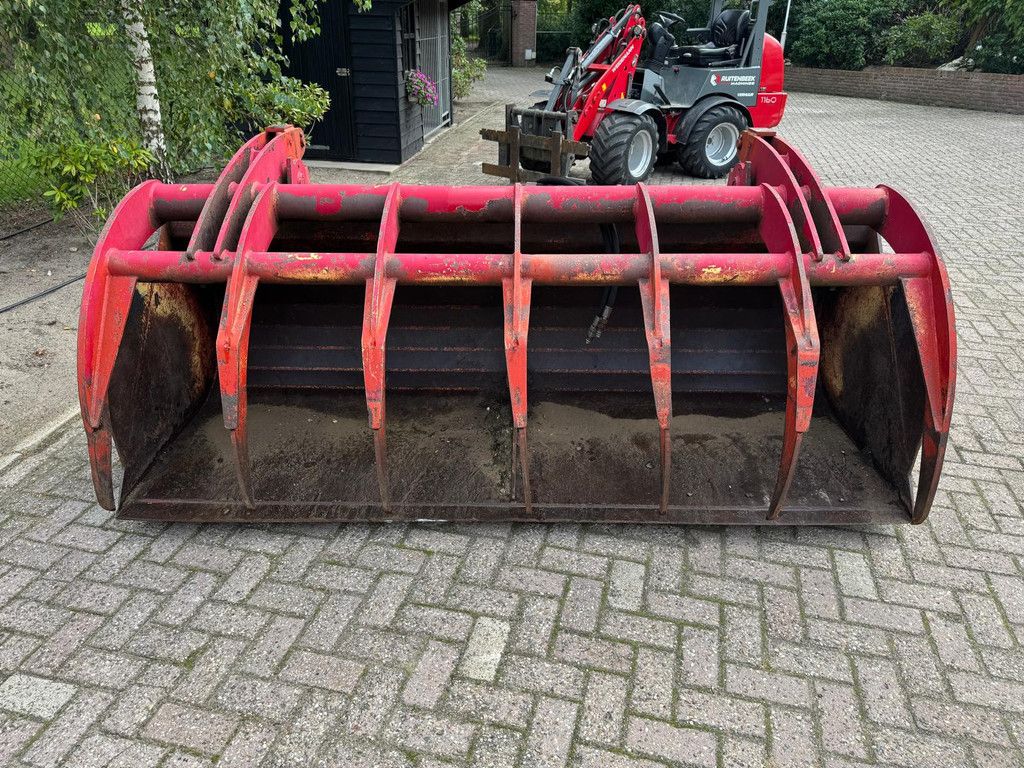 Manitou mestbak Pelikaanbak 250