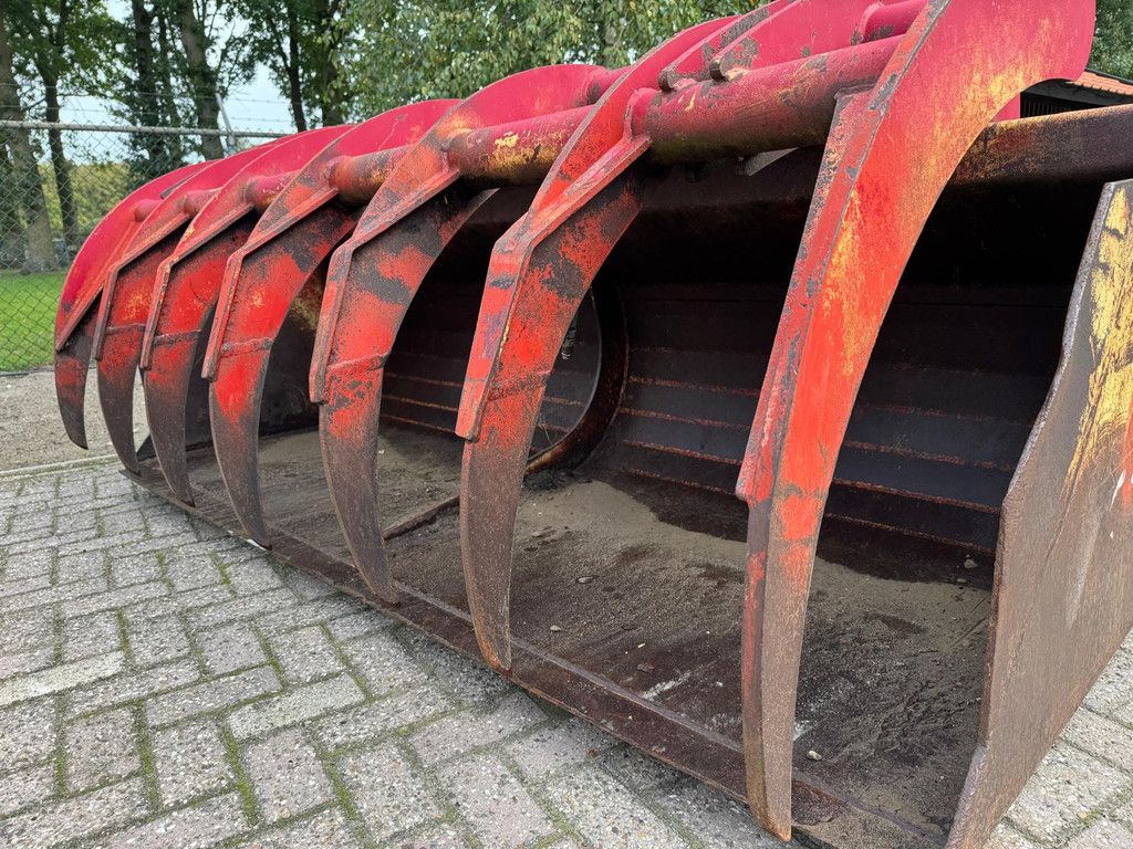 Manitou mestbak Pelikaanbak 250