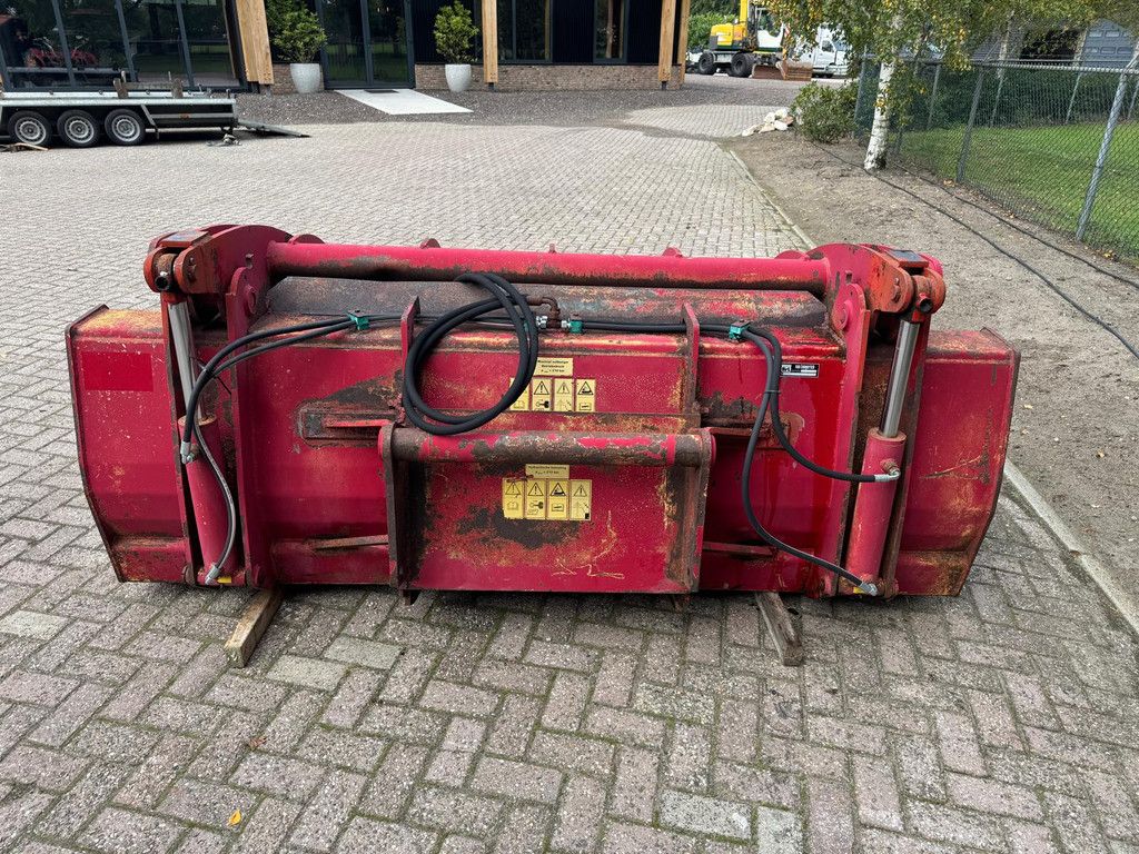 Manitou mestbak Pelikaanbak 250