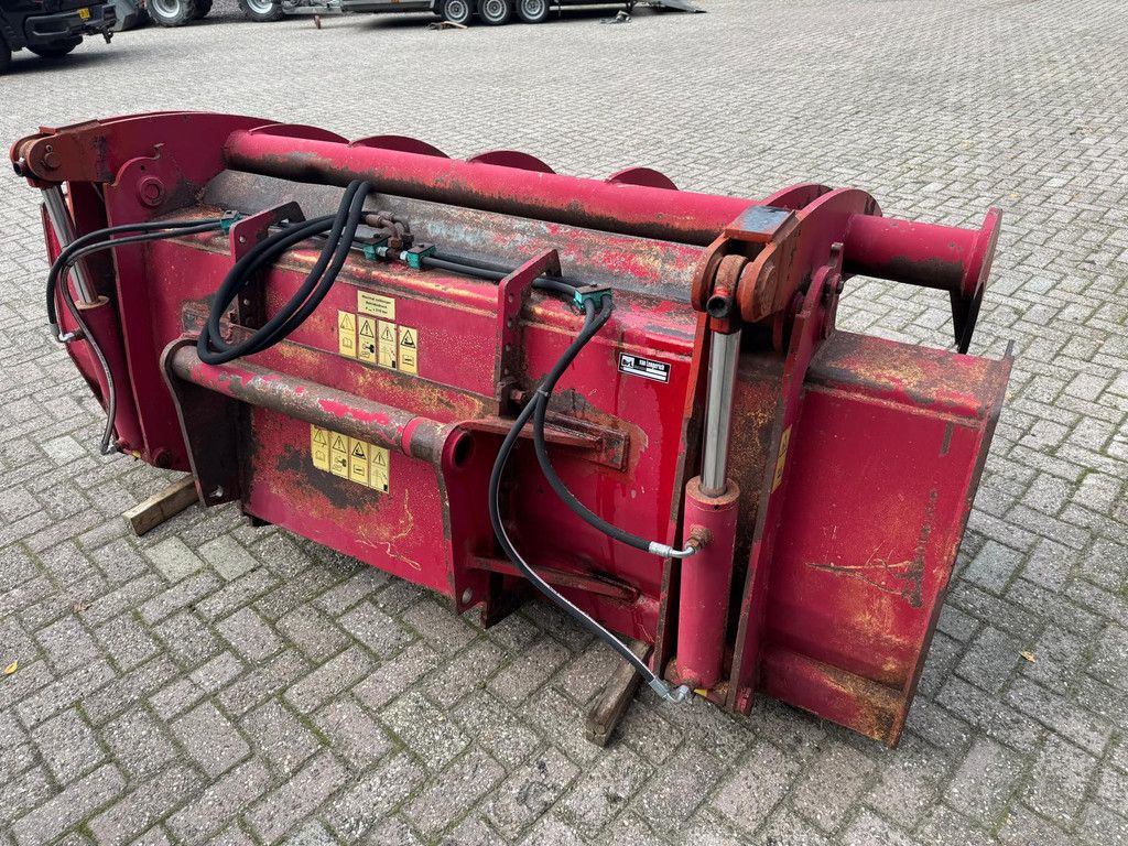 Manitou mestbak Pelikaanbak 250