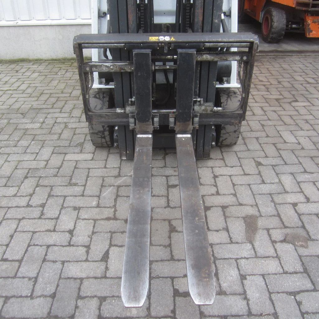 Nissan Heftruck L16Q, elek., triplex, side shift, vorkverstelling.