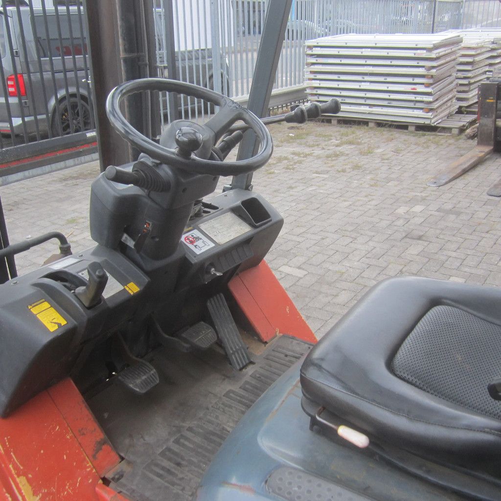 Toyota FG25, LPG gas, triplex, side shift.