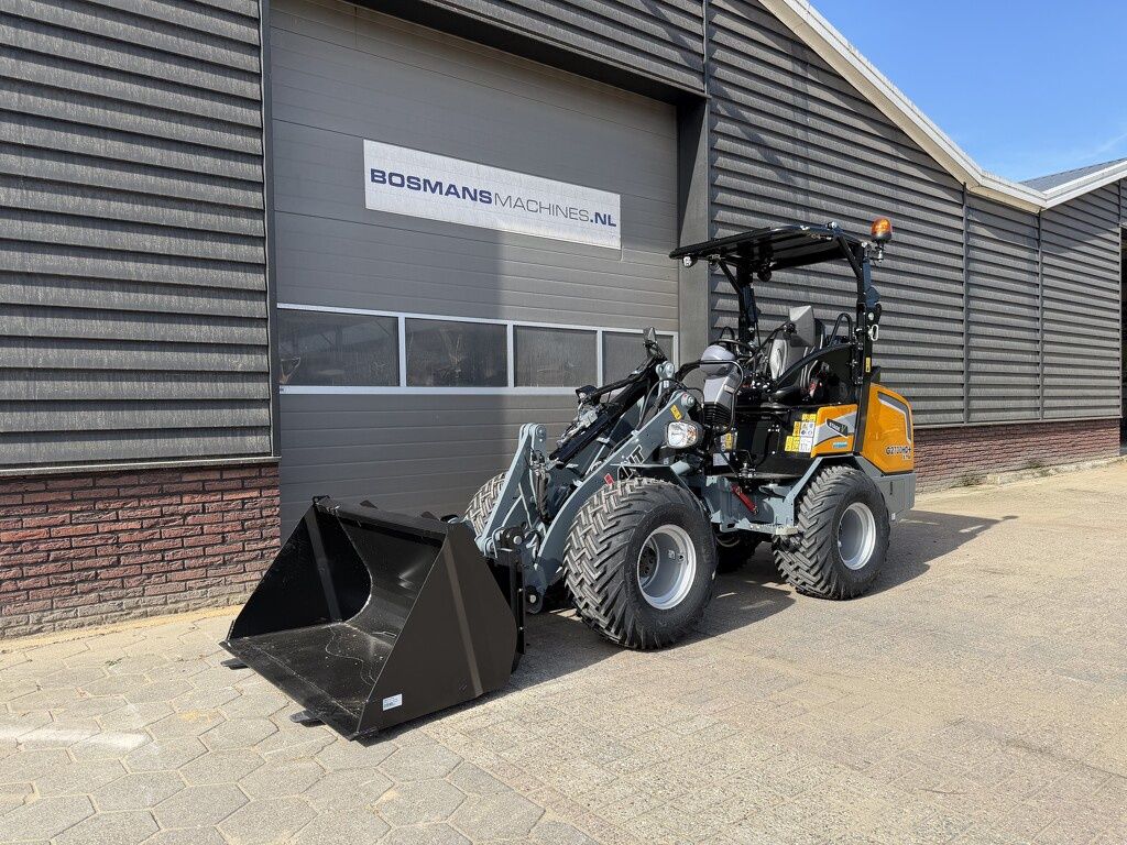 Giant G2700 X-TRA HD + minishovel prijs vriendelijk €725 LEASE