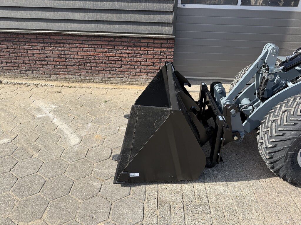 Giant G2700 X-TRA HD + minishovel prijs vriendelijk €725 LEASE