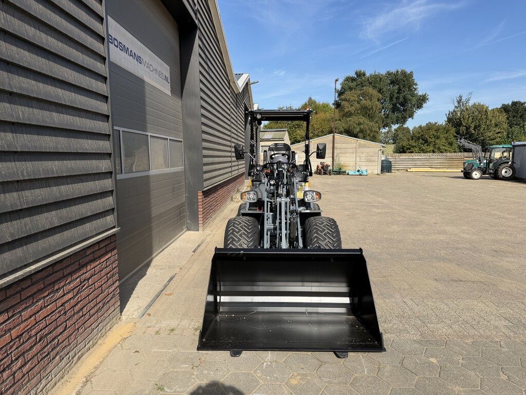 Giant G2700 X-TRA HD + minishovel prijs vriendelijk €725 LEASE