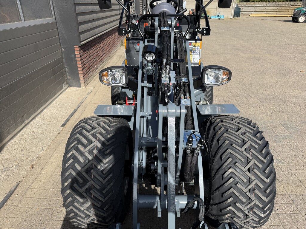 Giant G2700 X-TRA HD + minishovel prijs vriendelijk €725 LEASE