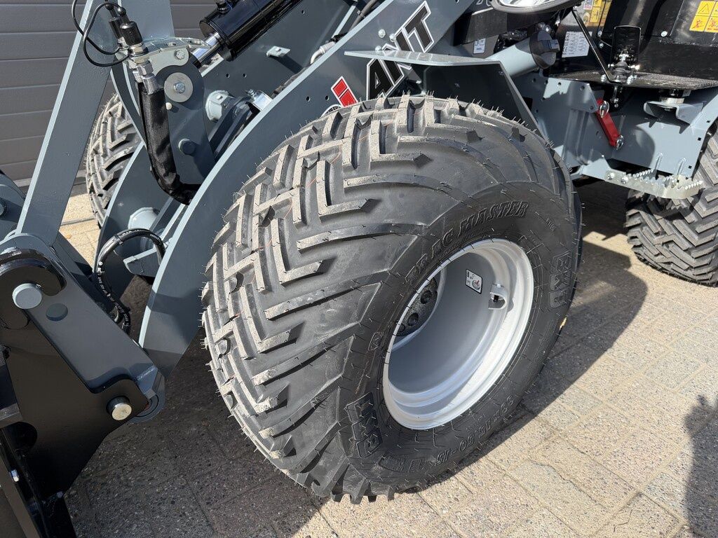 Giant G2700 X-TRA HD + minishovel prijs vriendelijk €725 LEASE