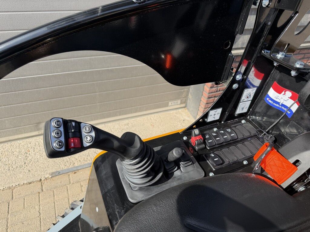 Giant G2700 X-TRA HD + minishovel prijs vriendelijk €725 LEASE