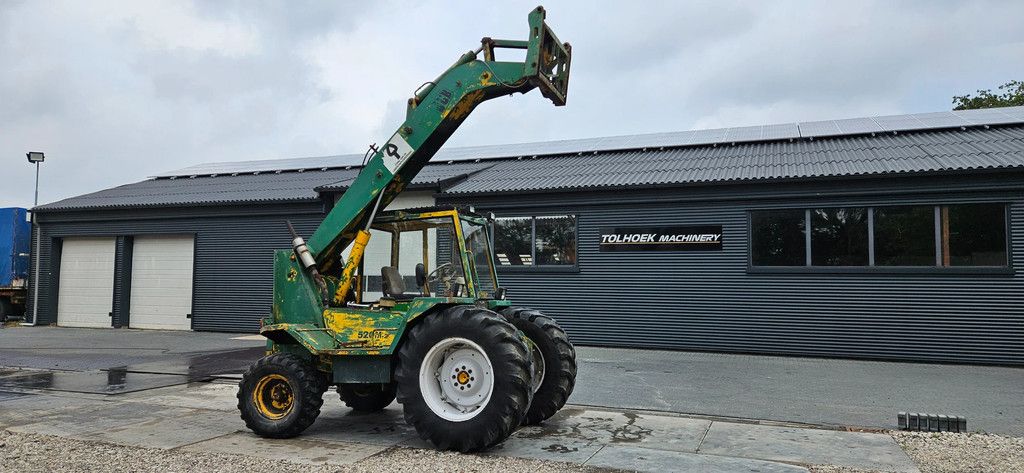 JCB 520M