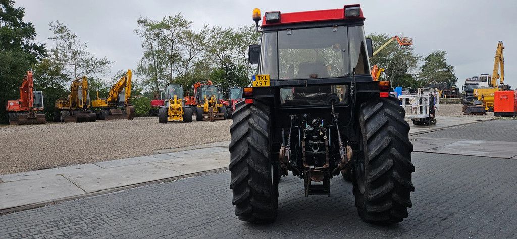 Case IH 695